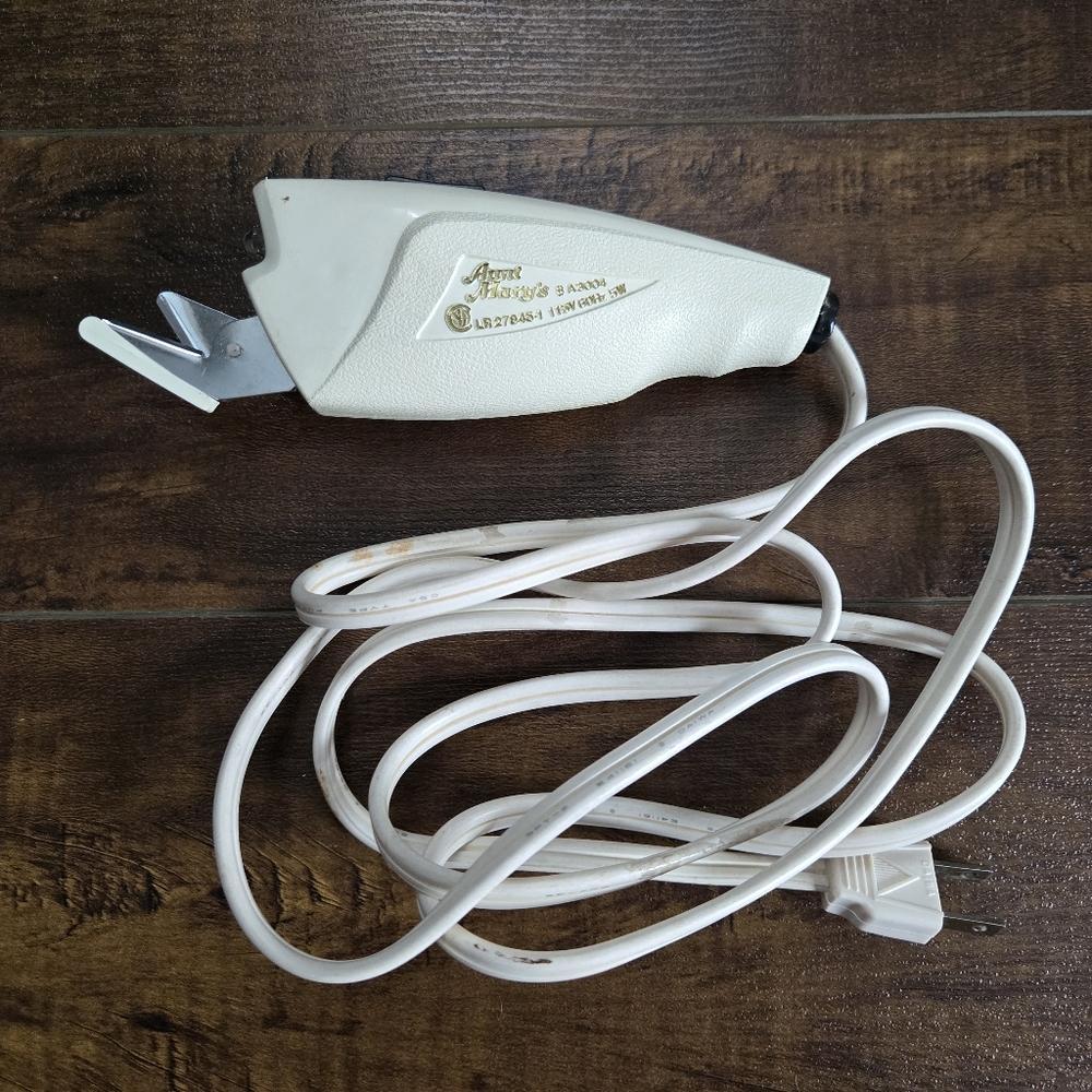 1970's Aunt Mary's Electric Scissors Model A3004